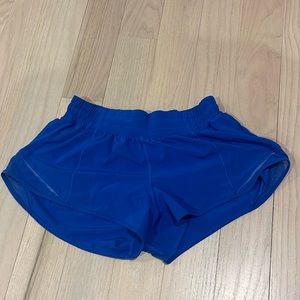 Lululemon hotty hot low rise short 2.5in